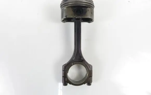 KIA Ceed Piston with connecting rod