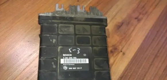 Volkswagen Golf III Engine control unit/module 0261200760