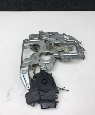 Renault Master III Rear door lock 8200766891