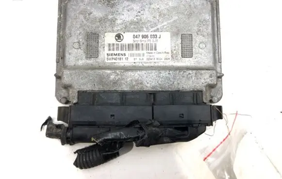 Skoda Fabia Mk1 (6Y) Engine control unit/module ECU 047906033J