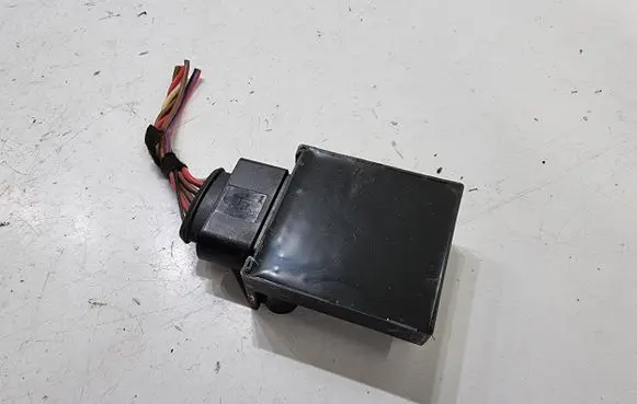 Volkswagen Golf VII Fuel injection pump control unit/module 5Q0906121L 250816 A2C30399102