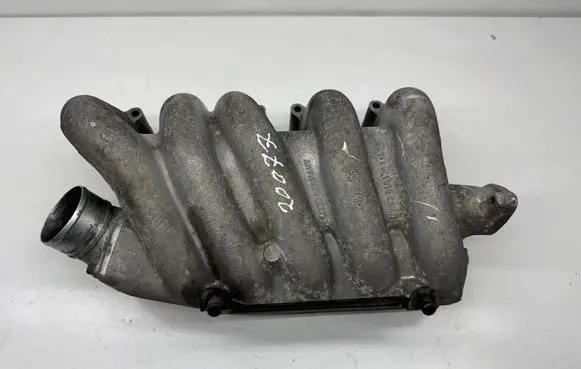 Audi A6 S6 C4 4A Intake manifold 046129713
