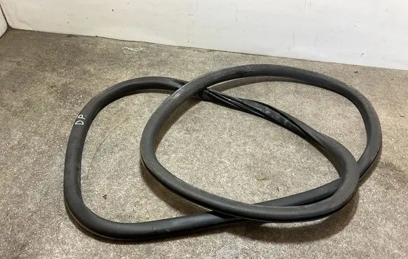 Citroen C4 III e-C4 Front door rubber seal 