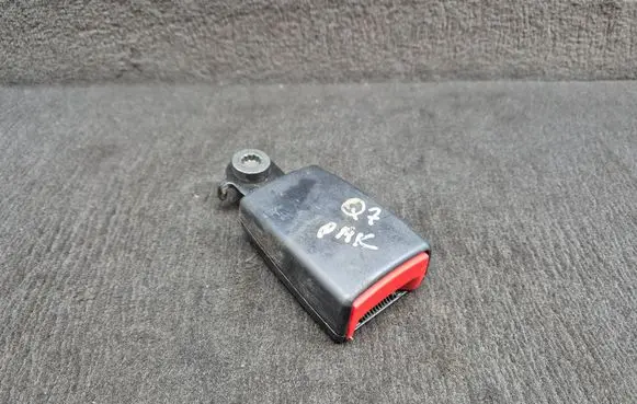 Audi Q7 4L Rear seatbelt buckle 4L0857739E