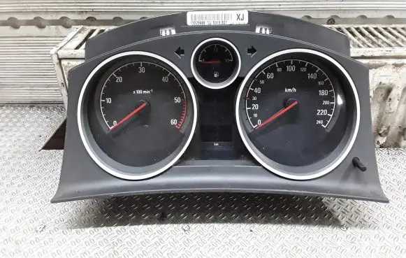 Opel Zafira B Speedometer (instrument cluster) 13225988