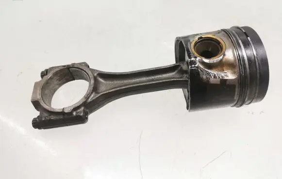Skoda Octavia Mk2 (1Z) Piston with connecting rod 038G