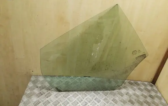 Volvo V40 Rear door window glass