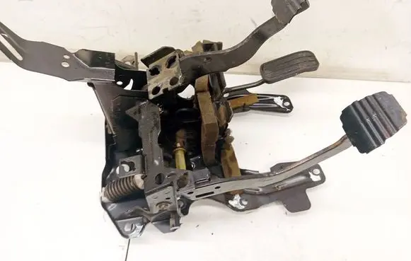 Volkswagen PASSAT B4 Brake pedal 3A1721099