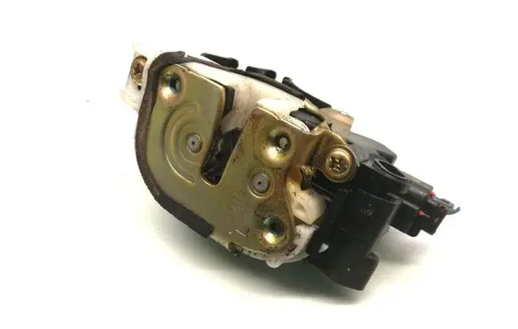 Mitsubishi Grandis Front door lock 05Y17