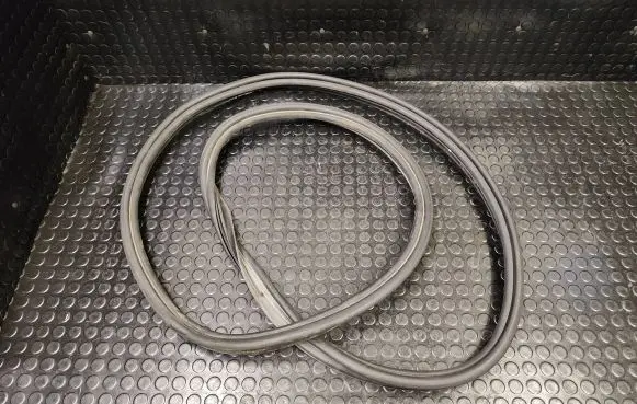 Volvo V70 Trunk rubber seal (body) 
