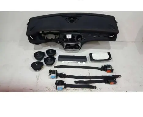 Mercedes-Benz GLA W156 Dashboard