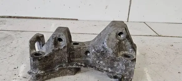 Peugeot 3008 I Engine mounting bracket 9681861680