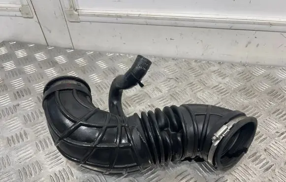 Chevrolet Captiva Turbo air intake inlet pipe/hose 20998611