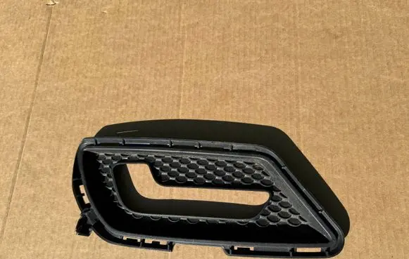 Mercedes-Benz E A207 Front fog light trim/grill A2078850353