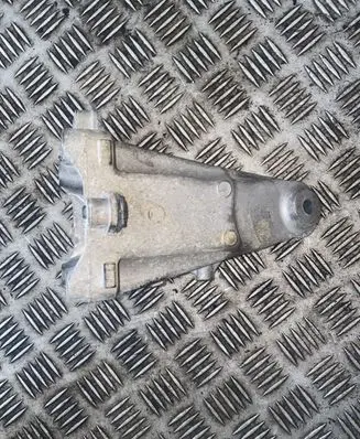 Mercedes-Benz C W205 Engine mount bracket A2742231004
