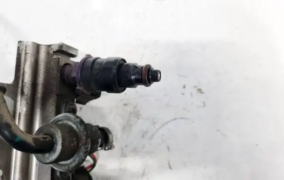 Volvo S40, V40 Fuel injector 9125118