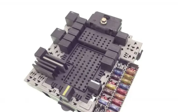 Volvo XC90 Fuse module 08679899