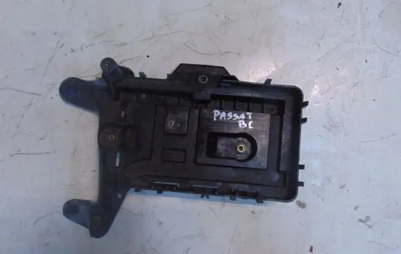 Volkswagen PASSAT B6 Battery tray 1K0915333C