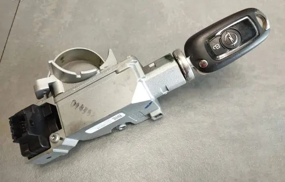Opel Astra K Ignition lock 39079938