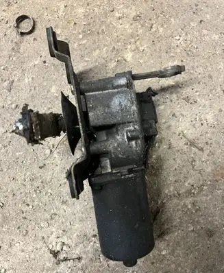 Opel Frontera B Wiper motor