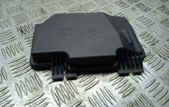 Mercedes-Benz C AMG W205 Fuse box cover A2055400182