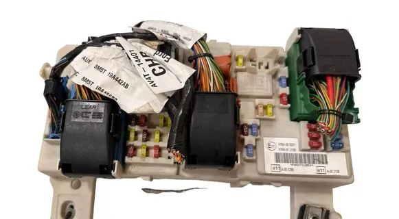 Ford Kuga I Fuse box set 7M5T14A073FG 6140006759 507113F00