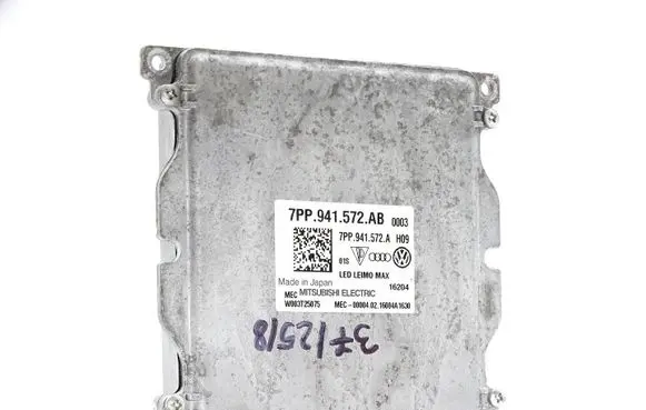 Audi Q3 8U Headlight ballast module Xenon 7PP941572AB W003T25075 7PP941572A