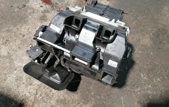 Nissan Qashqai Interior heater climate box assembly housing 27210BR83E 27865JD900