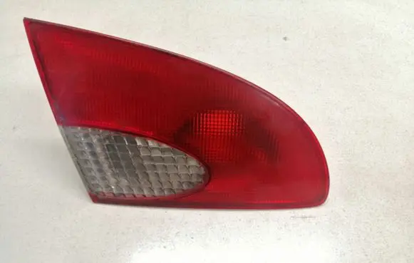 Toyota Avensis T220 Tailgate rear/tail lights 23300102