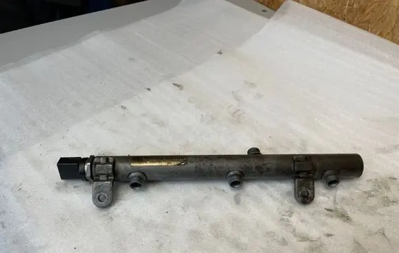 Mercedes-Benz E W211 Fuel main line pipe A6420702695