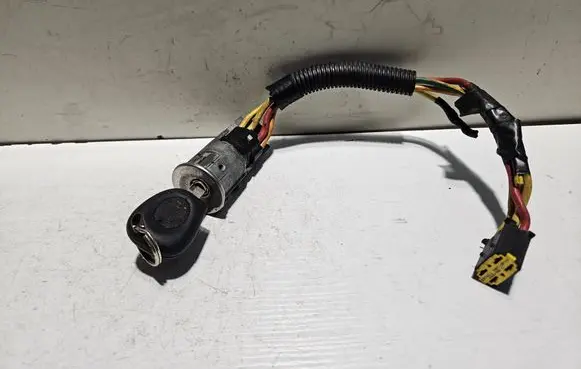 Renault Megane I Ignition lock 8G1181 MO12TI013 TR014TT015