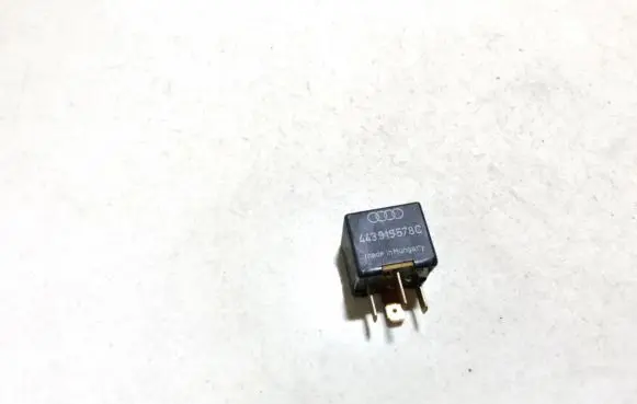 Volkswagen PASSAT B5 Other relay 443919578c 899519