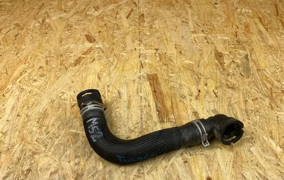 Engine coolant pipe/hose
