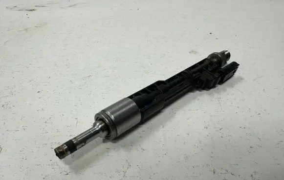 BMW 5 F10 F11 Fuel injector 13647639994 10213541