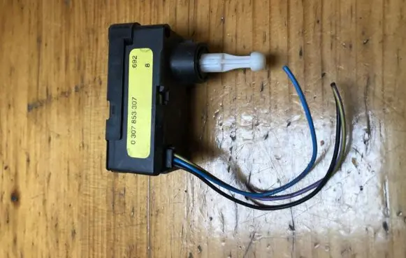 Ford Mondeo Mk III Headlight level adjustment motor 0307853307