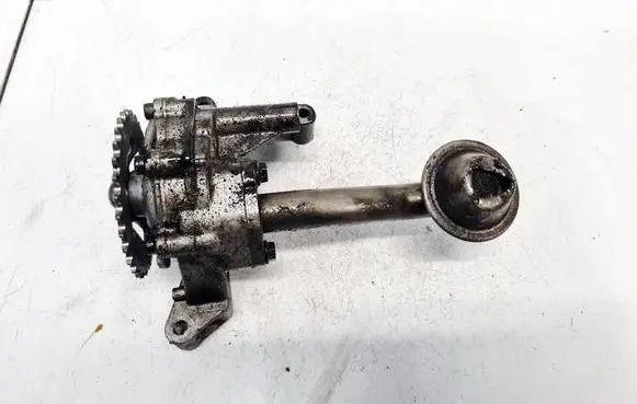 Volkswagen Golf IV Oil pump 06A115105B