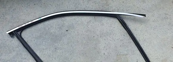 Audi Q5 SQ5 Rubber seal front door window/glass 