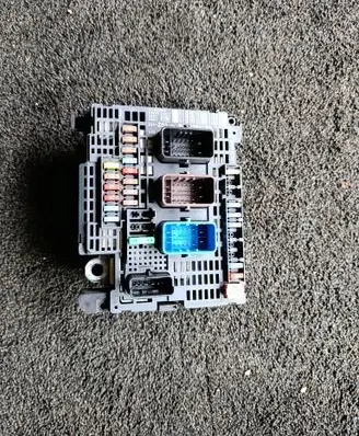 Citroen C4 II Picasso Fuse module 9810296180 5S9E9ES9GS