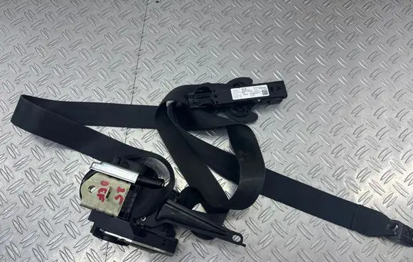Volkswagen PASSAT B8 Front seatbelt 631627100D