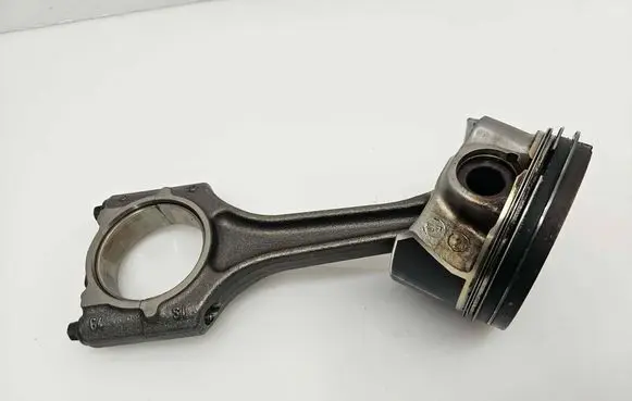 Volkswagen Golf VII Piston with connecting rod 82L166