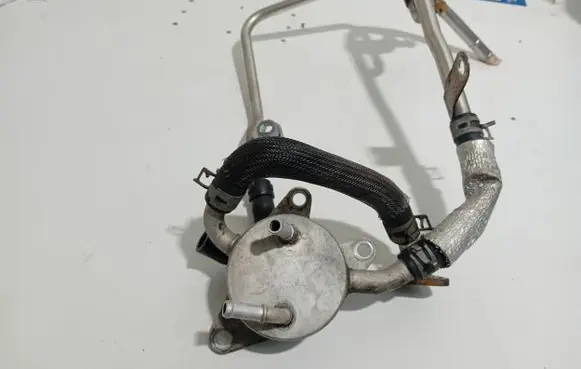 Lexus IS 200-300 Engine oil radiator 1241005120 02F041200 2202