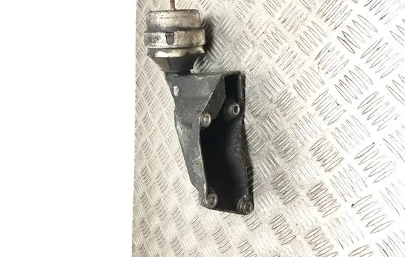 Volkswagen PASSAT B5.5 Engine mount bracket 8D0199307P