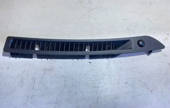 Infiniti Q70 Y51 Dash center air vent grill P10620B34000