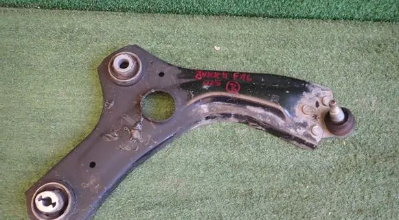 Nissan Juke II F16 Front lower control arm/wishbone 