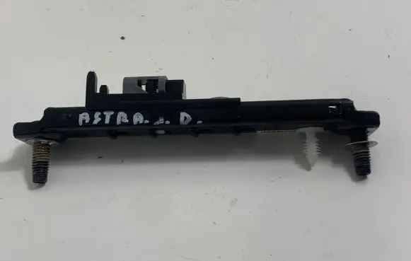 Opel Astra J Seat belt adjustment rail 13577246