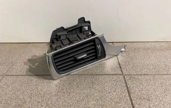 Audi A6 S6 C7 4G Dashboard side air vent grill/cover trim 4G1820901