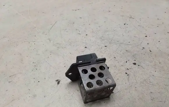 Coolant fan relay