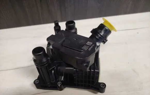 BMW 5 E39 Thermostat 8471991