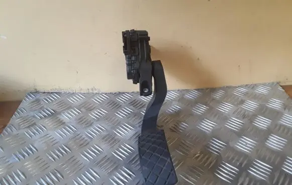 Audi A6 S6 C5 4B Accelerator throttle pedal 6PV00837602 8D1723523M