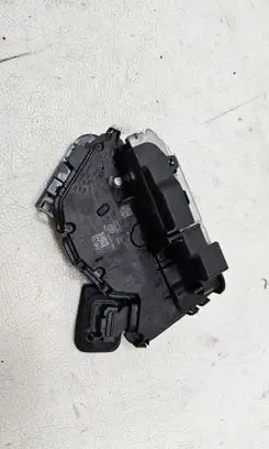 Volkswagen Tiguan Front door lock 5TB837016E